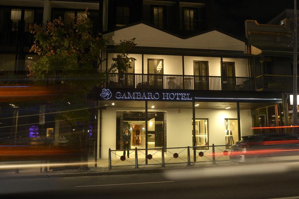 The Beetson Hotel Brisbane Exterior photo The hotel at night