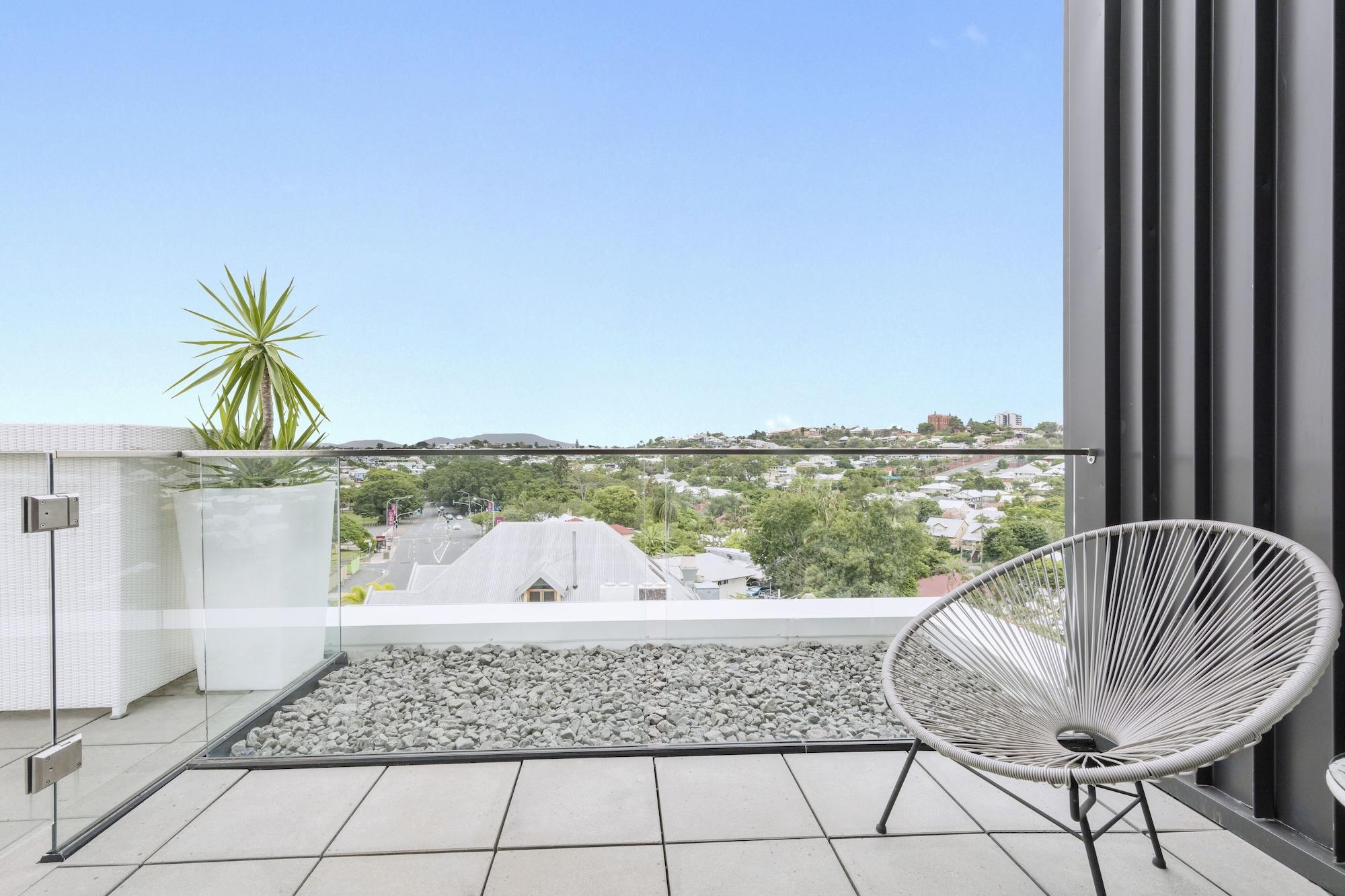 The Beetson Hotel Brisbane Exterior photo A balcony